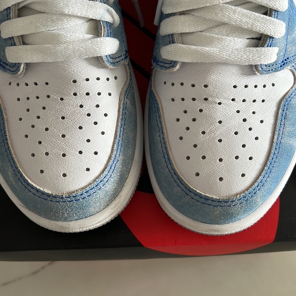 Air Jordan 1 Hyper Royal - Picture 3 of 9